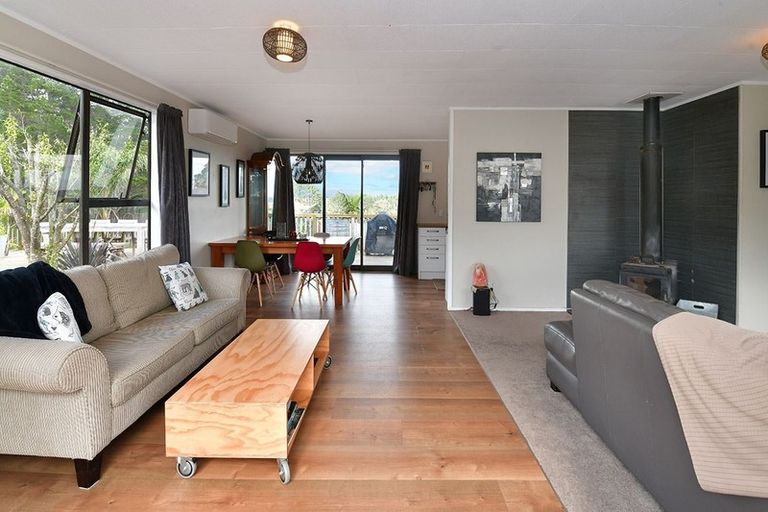 Photo of property in 22 Hand Road, Helensville, 0800