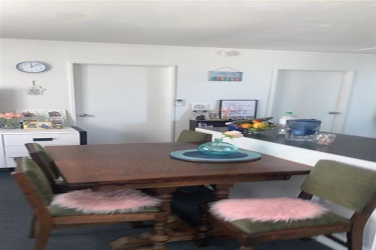 Photo of property in 1/11 Mannering Place, Hillcrest, Auckland, 0627