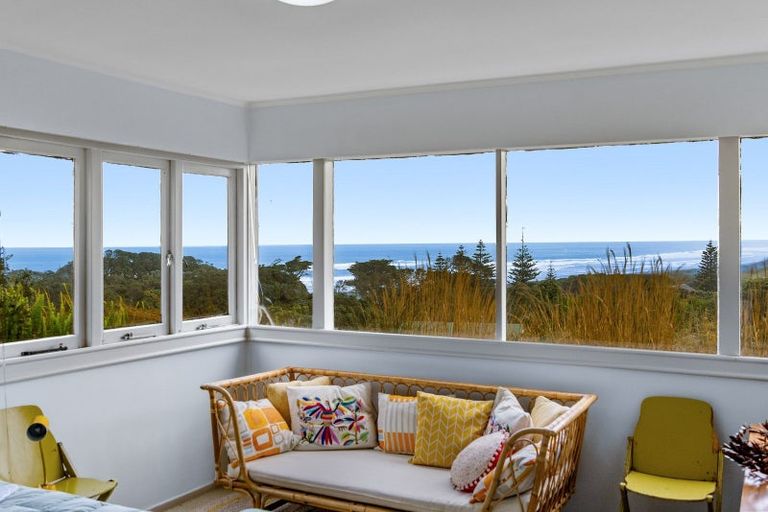 Photo of property in 27 Domain Crescent, Muriwai, Waimauku, 0881