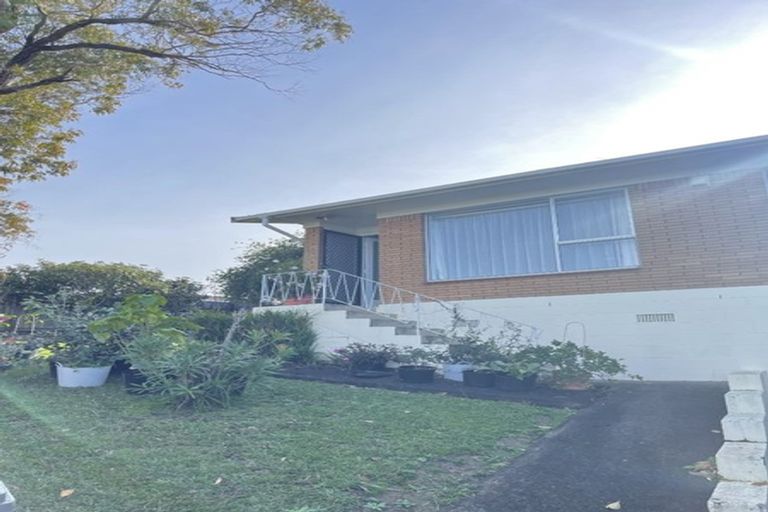 Photo of property in 2 Rehia Road, Massey, Auckland, 0614