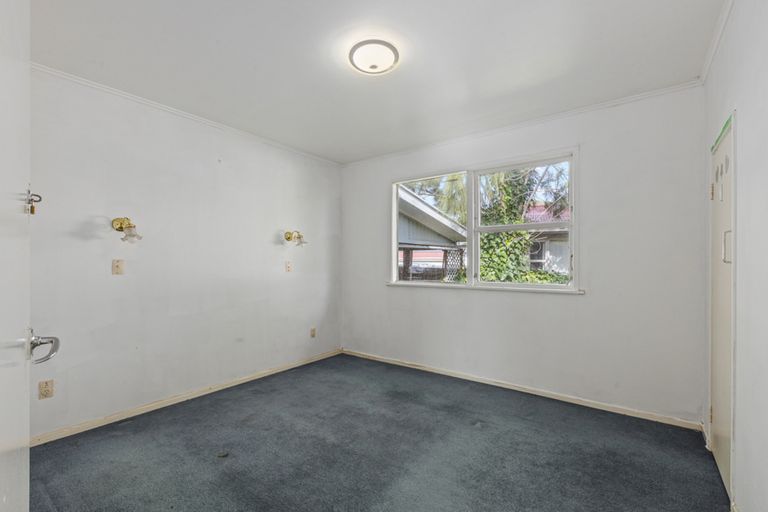Photo of property in 2 Coburg Street, Henderson, Auckland, 0612