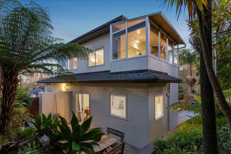 Photo of property in 1/104a Beach Road, Castor Bay, Auckland, 0620