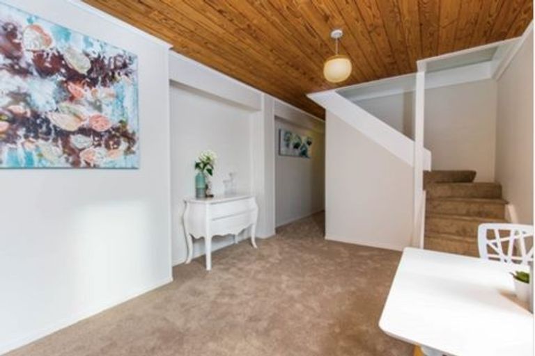 Photo of property in 162 Luckens Road, West Harbour, Auckland, 0618