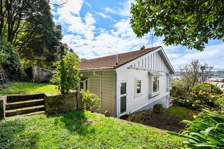 Photo of property in 162 Sutherland Road, Lyall Bay, Wellington, 6022