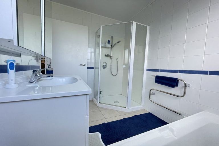 Photo of property in 28a Waimumu Road, Massey, Auckland, 0614