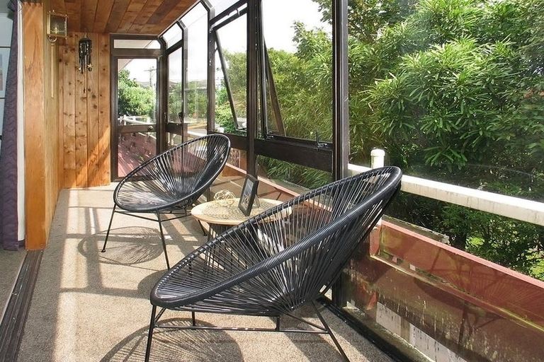 Photo of property in 52 Mark Avenue, Paparangi, Wellington, 6037