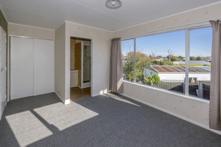 Photo of property in 9 Featherston Street, Levin, 5510