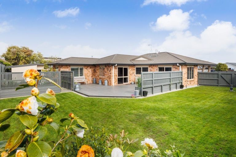 Photo of property in 30 Daniel Place, Kelvin Grove, Palmerston North, 4414