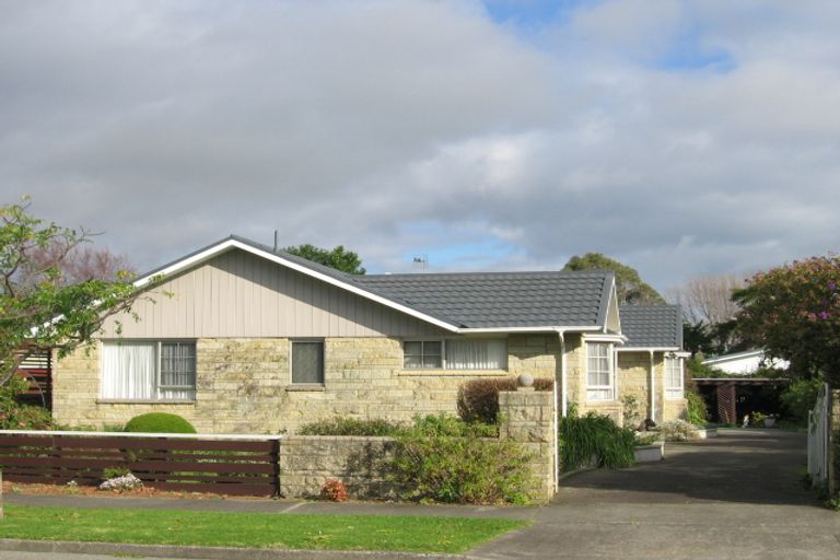 Photo of property in 27 Nimmo Avenue West, Waikanae, 5036