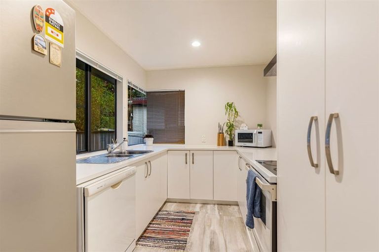 Photo of property in 2/54 Granville Drive, Massey, Auckland, 0614