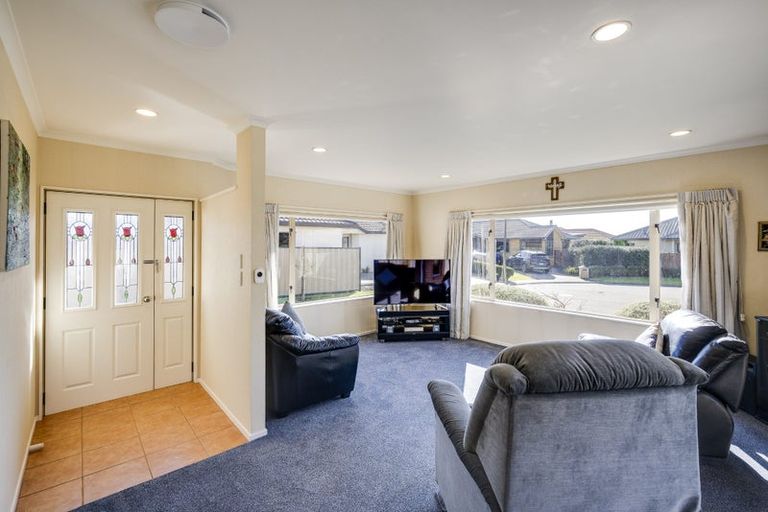 Photo of property in 12 Caulfield Place, Taradale, Napier, 4112
