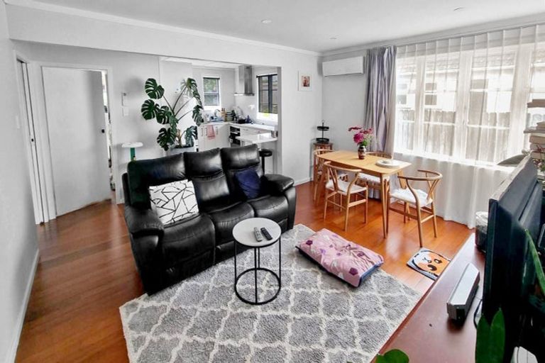 Photo of property in 2/11 Fruitvale Road, New Lynn, Auckland, 0600