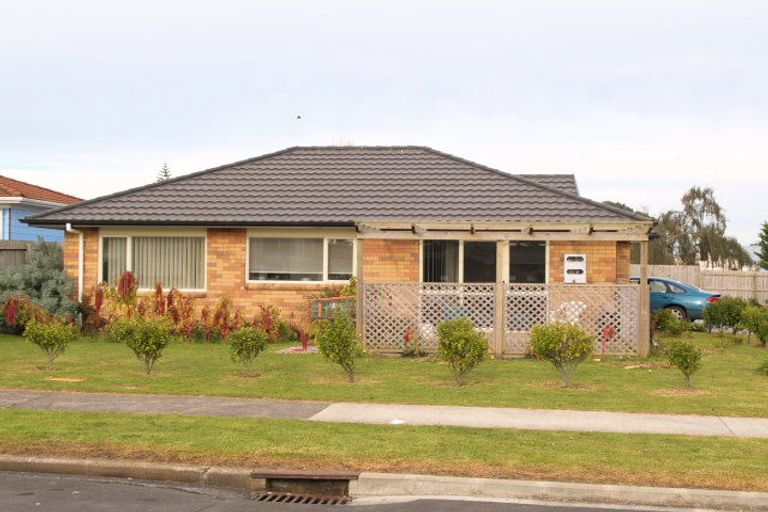 Photo of property in 2/34 Growers Lane, Mangere East, Auckland, 2024