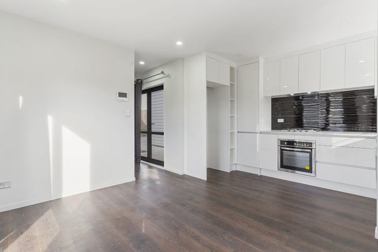 Photo of property in 2a Melleray Place, Randwick Park, Auckland, 2105