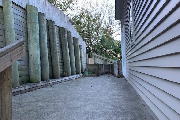 Photo of property in 14 Kopiko Way, Brooklyn, Wellington, 6021