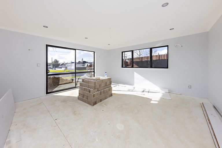 Photo of property in 1/14 Milton Road, Orewa, 0931