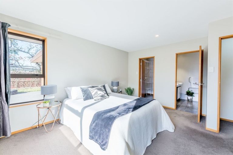 Photo of property in 18 Westgrove Avenue, Avonhead, Christchurch, 8042