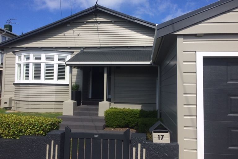 Photo of property in 17 Palm Avenue, Lyall Bay, Wellington, 6022