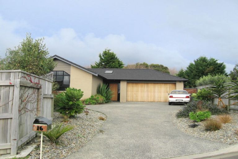 Photo of property in 16 Regent Drive, Paraparaumu Beach, Paraparaumu, 5032