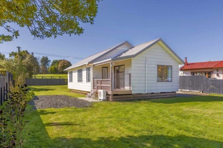 Photo of property in 28 Watts Street, Waipawa, 4210