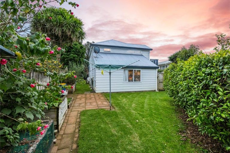 Photo of property in 2/41 Colwill Road, Massey, Auckland, 0614