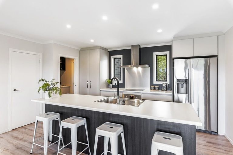 Photo of property in 124 Main Road, Waikanae, 5036