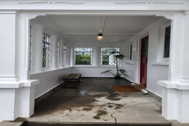 Photo of property in 6 Ridge Lane, New Plymouth, 4310