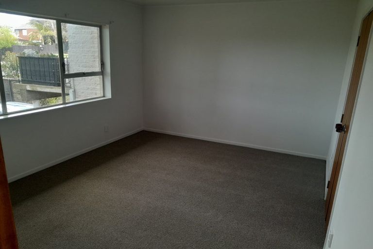 Photo of property in 1/2 Northwick Place, Hillcrest, Auckland, 0627