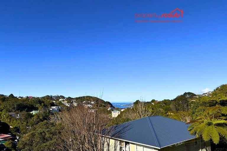 Photo of property in 145 Ruskin Road, Newlands, Wellington, 6037