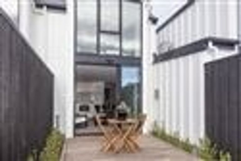 Photo of property in 1036e Colombo Street, St Albans, Christchurch, 8014