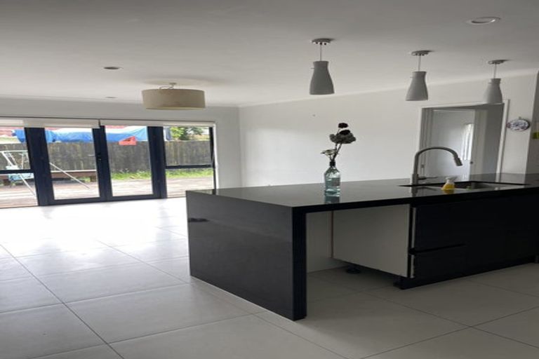 Photo of property in 445 Old Te Atatu Road, Te Atatu Peninsula, Auckland, 0610