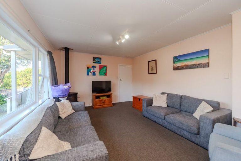 Photo of property in 64 Salford Street, Newlands, Wellington, 6037