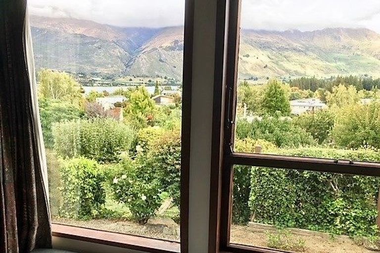 Photo of property in 38 Manuka Crescent, Wanaka, 9305