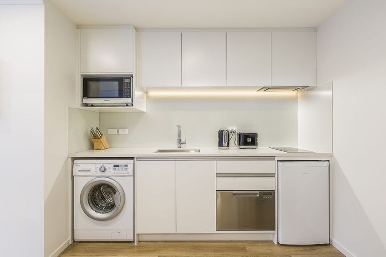 Photo of property in 89 Seaview Road, Glenfield, Auckland, 0629