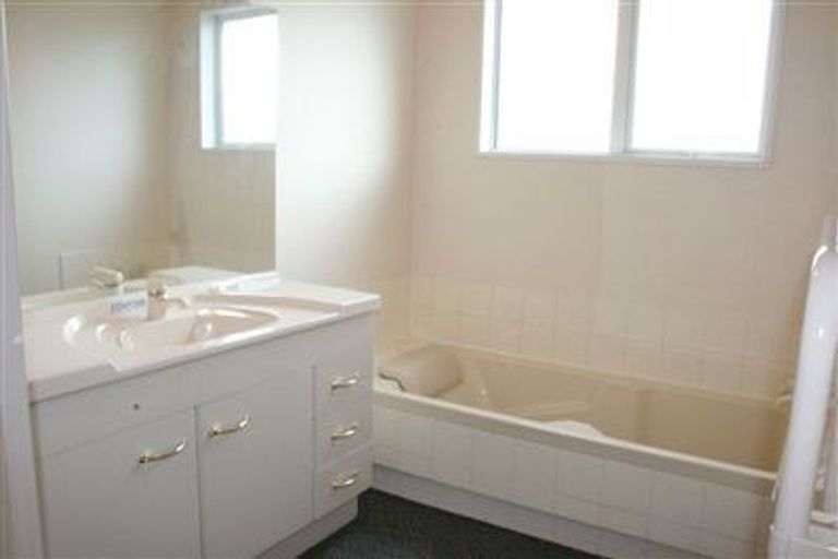 Photo of property in 4a Roche Avenue, Upper Riccarton, Christchurch, 8041