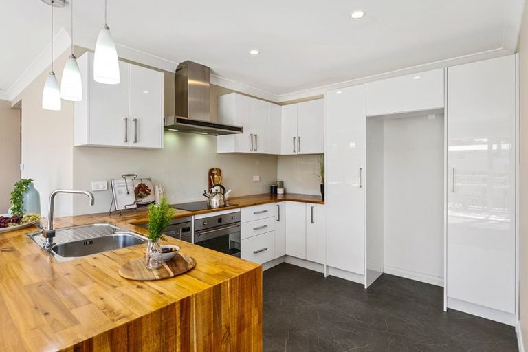 Photo of property in 2 Whanake Street, Titahi Bay, Porirua, 5022
