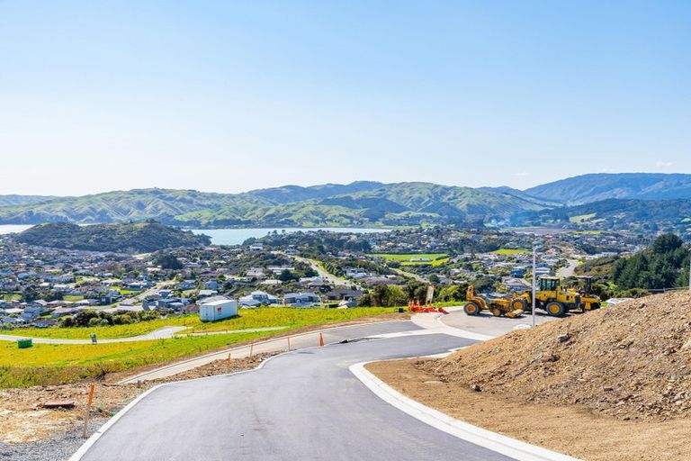 Photo of property in 3 Navigation Drive, Whitby, Porirua, 5024