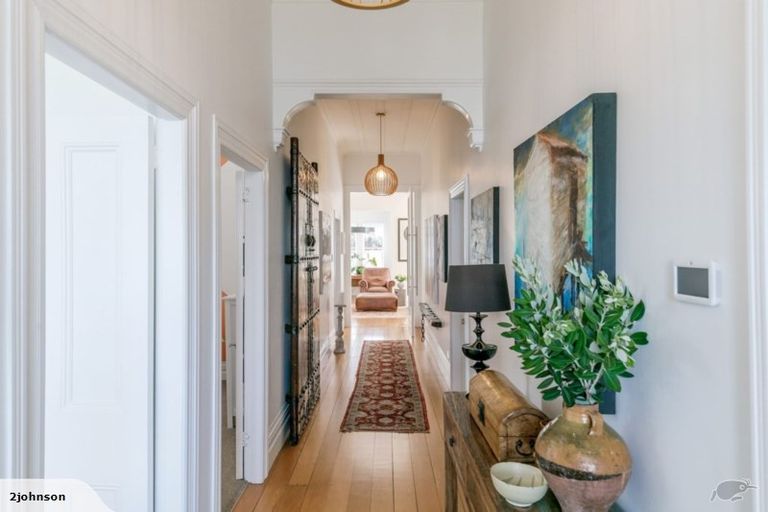 Photo of property in 40 King Edward Parade, Devonport, Auckland, 0624