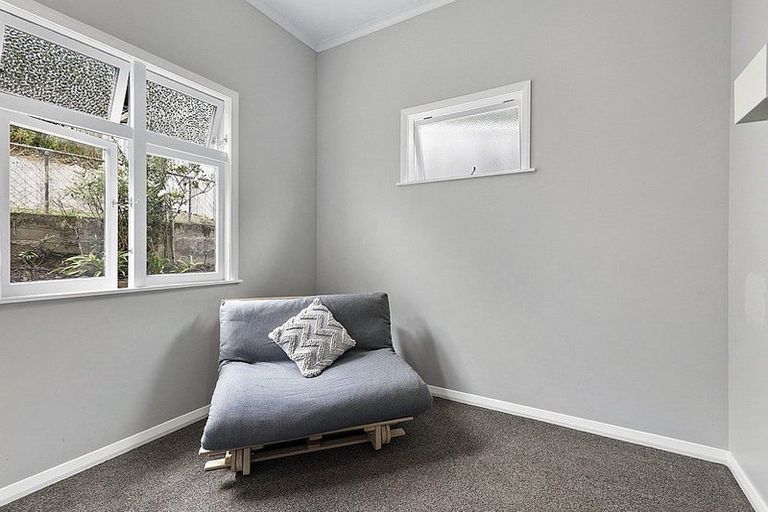 Photo of property in 94 Parkvale Road, Karori, Wellington, 6012