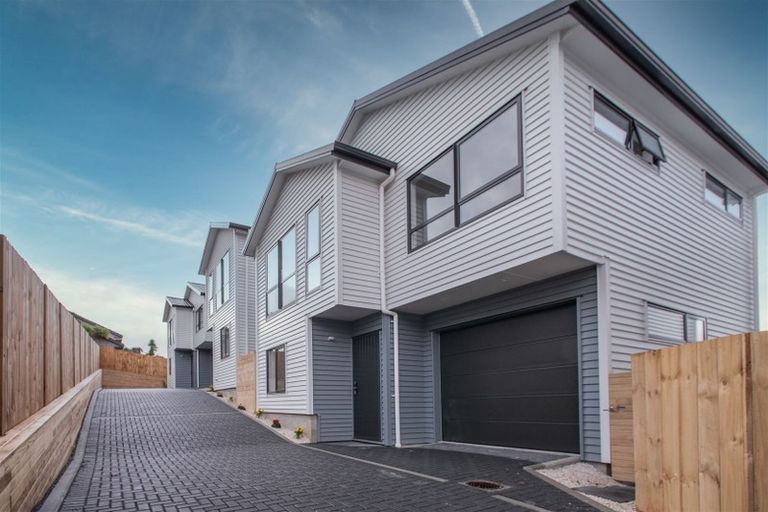 Photo of property in 51a Reynella Drive, Massey, Auckland, 0614