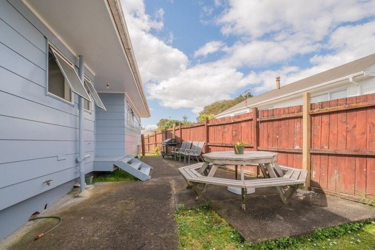 Photo of property in 12 Imperial Place, Henderson, Auckland, 0612