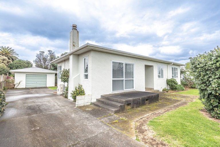 Photo of property in 16 Laird Street, Castlecliff, Whanganui, 4501