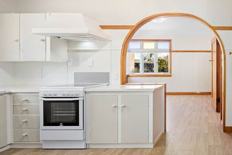 Photo of property in 36 Rangatira Road, Birkenhead, Auckland, 0626