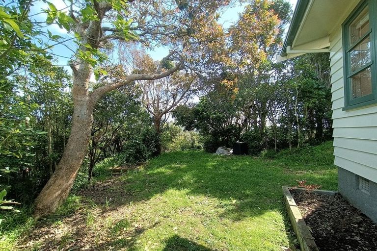 Photo of property in 29 Miles Crescent, Newlands, Wellington, 6037