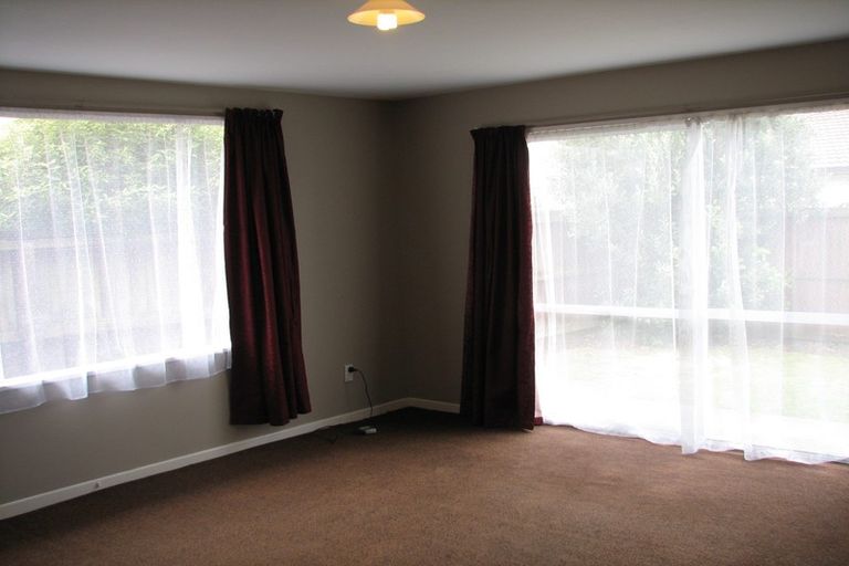 Photo of property in 8c Kruse Place, Redwood, Christchurch, 8051