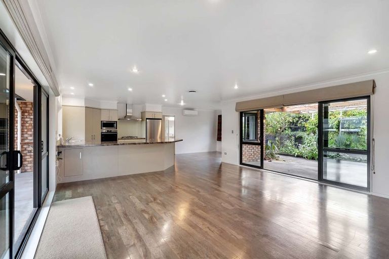 Photo of property in 21 Mandalay Place, Waiuku, 2123