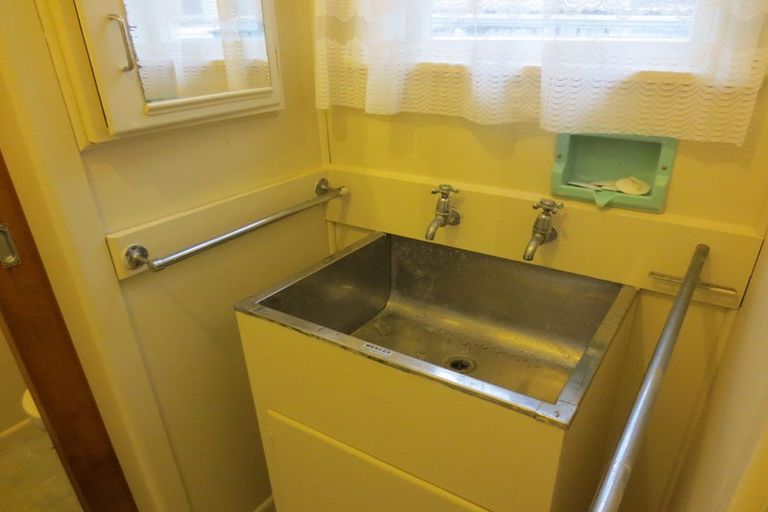 Photo of property in 11 Freyberg Avenue, Papatoetoe, Auckland, 2104