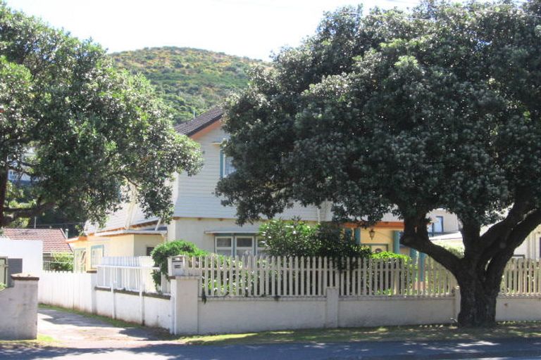 Photo of property in 192 The Parade, Island Bay, Wellington, 6023