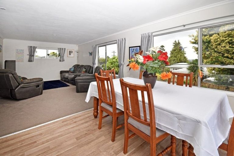 Photo of property in 2/90 Rosier Road, Glen Eden, Auckland, 0602