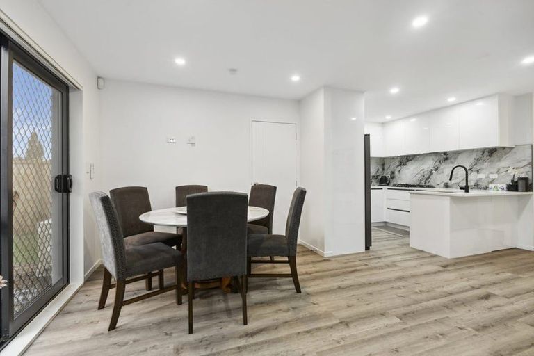 Photo of property in 43f Beach Road, Pahurehure, 2113